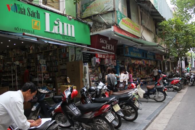 Phố sách Đinh Lễ sach tieng nhat